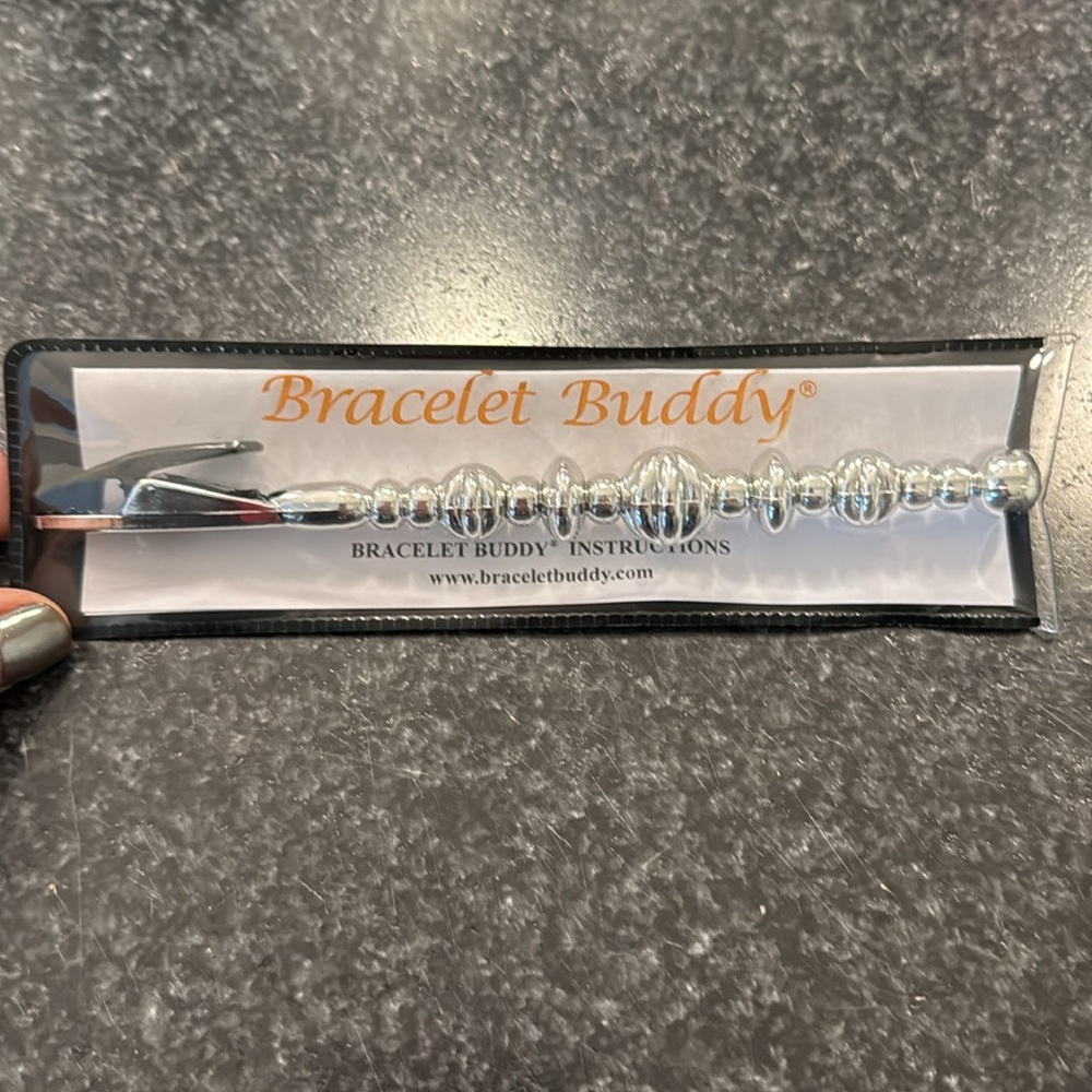 Bracelet Buddy:Tool for Connecting Bracelets